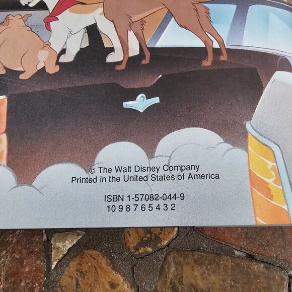 Vintage Disney's Oliver & Company Hardcover Book - Mouse Works - Flaw - Picture 4 of 9
